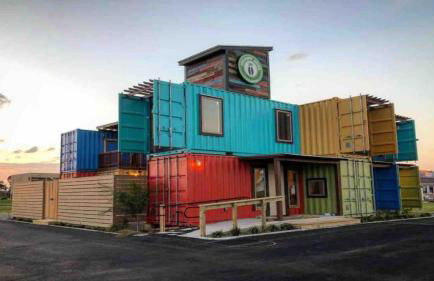 Spacious Poolside Oasis with Easy Access & Parking - Foto 16