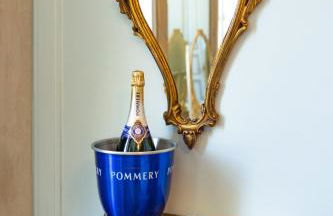 CHAMPAGNE HOUSE- Oasis de luxe & de charme - coeur de ville - 10-12 pers - piscine, cuisine d'été, patio, bar & piano - Photo 35