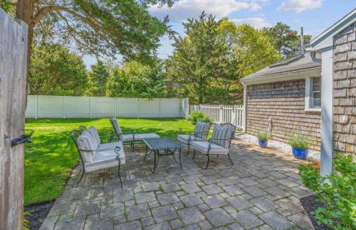 Cottage Oasis by Lake with Kayaks Fire Pit and a Huge Yard - Foto 25