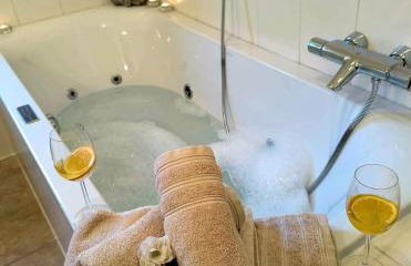 Luxuriöses, familienfreundliches Ferienhaus ,,Amy,, mit Whirlpoolwanne, Kamin und Garten - Foto 7