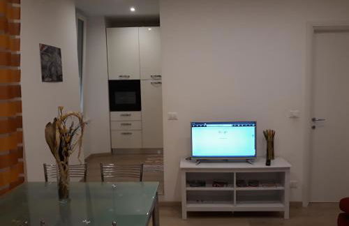 Alysia Apartment - Photo 2