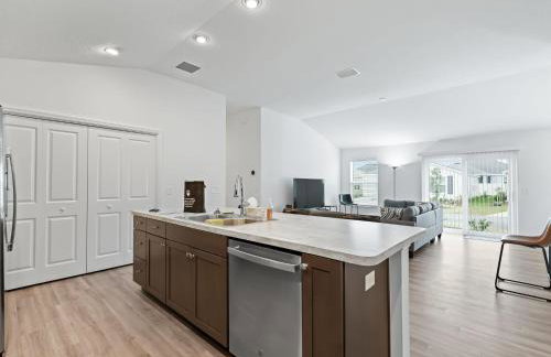 1642 Z5 VILLAGE OF LAKE DENHAM by REMAX Premier - Foto 13