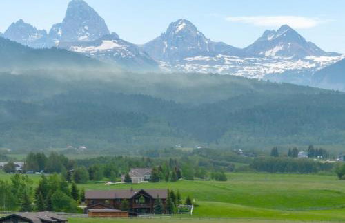 Teton Melody by KABINO Partial Air Conditioning Hot Tub FirePit Foosball Telescope Games WiFi Grill Mtn Views - Foto 7