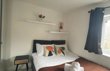 Spacious 4BR House with 2 Bathrooms and 1 WC ideal for Families, Professionals and Relocators near NEC, BHX, HS2 and JLR with Travel Cot, Pets Allowed and Free Parking - The Home Makers Hub - Foto 50