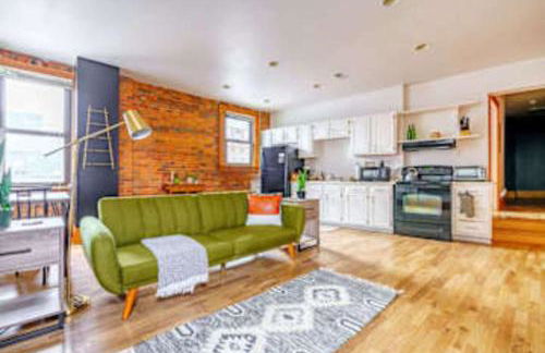 Jungle House Columbus Downtown Free Parking Sleeps 8 - Walk to Convention Center & Nationwide Arena - 1BR Short North Luxury Home - Over 5,800 Five Star Stays - Foto 14