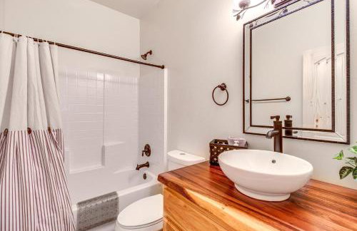 Hike and Snow Play! Overgaard Home with Fireplace - Foto 15