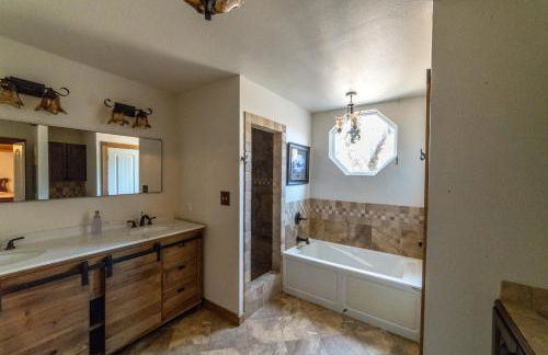 Queen and Duke Cottage - Photo 18