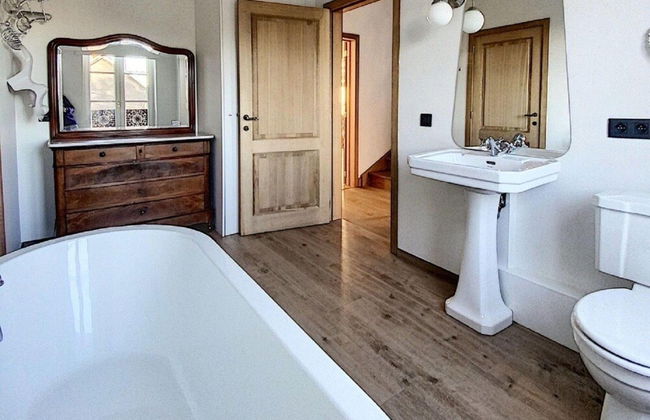 Elegant Hillside Mansion - Photo 18