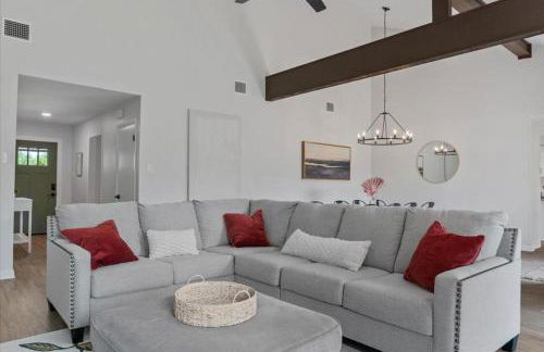 Creekview Cottage- Events, Hot Tub, Gameroom - Foto 2