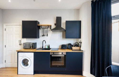 Stylish modern apartment near the city centre with nearby off-road parking - Foto 28