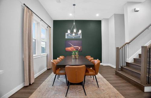 Modern EaDo Stay - 3BR Townhome w Private Deck - Foto 17