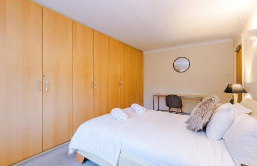 4 Bed House - Sleeps 8 - Free Parking - Manchester - Foto 44