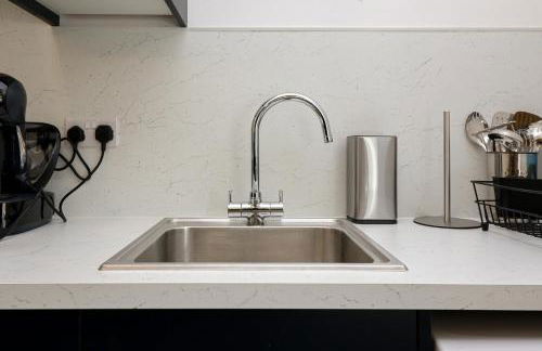 Fantastic 1 Bedroom Apartment with Free Parking - Ideal for Contractors - Foto 10