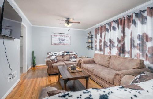 Touchdown Townhouse: Your Home near Stadium - Foto 12