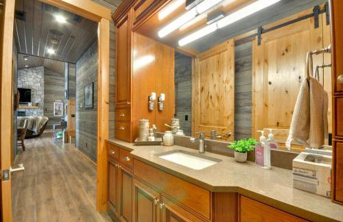 Luxurious Waterfront Retreat with Private Pond! - Foto 15