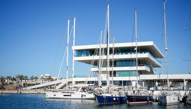 Paseo en catamarán al atardecer por la costa de Valencia - Foto 4