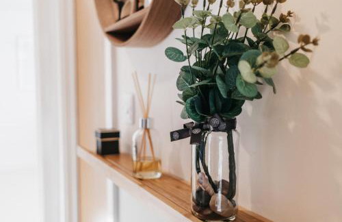 Oakgrove Apartment - 2 Bedroom with Terrance and private parking - Foto 25