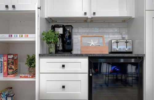 Renovated & Sophisticated Home Near Beach & Shops! - Photo 73