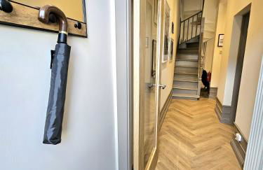 Newly Renovated Gem - Free Parking & Modern Comfort - Foto 33