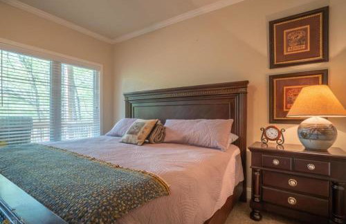Riverfront home within walking distance of Helen - Foto 3