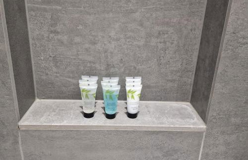 New! Modern Elegant 2-Bed Apartment, free parking - Photo 15