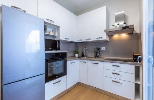 Colombo Palace - viale colombo 358 - Photo 24