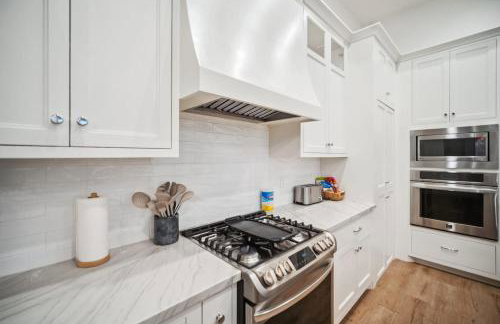 Luxe Family Retreat with Private Pickleball a Large Swim Spa indoor Movie Theatre 2 Outdoor Firepits a Home Gym and more - Foto 7