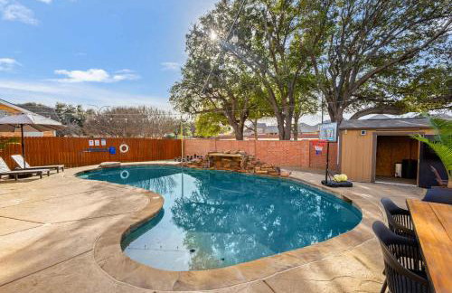 5-BD Vacation Retreat w Pool & Ping Pong - Foto 3