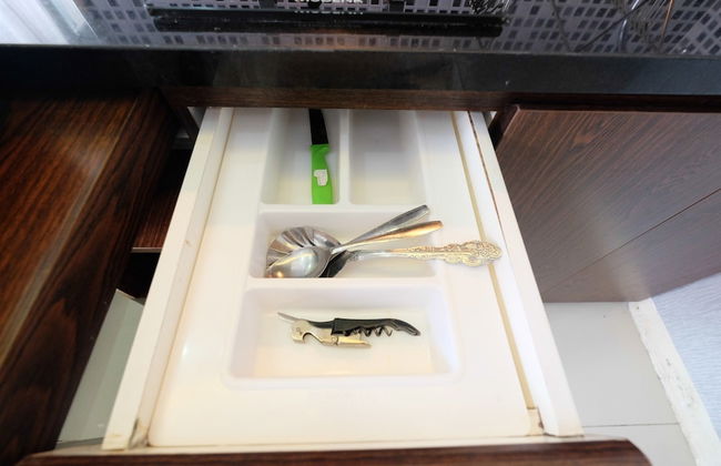 Homey and Relaxing 2BR Green Pramuka Apartment - Foto 24