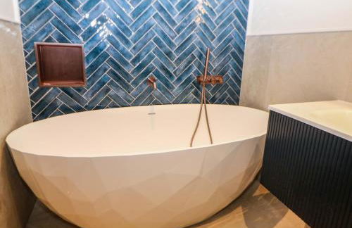 The Reading Room - Photo 20