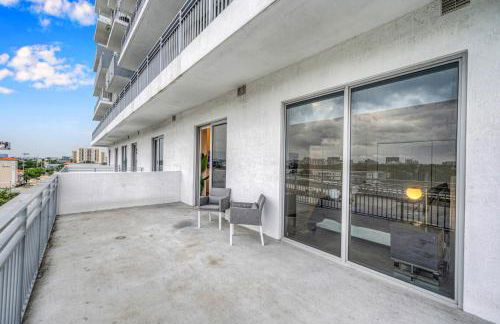 Modern Unit in Downtown Miami With Free Parking - Photo 18