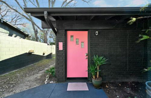 The Guava Door - Cheerful Mid-Century - big yard, free parking - Foto 19