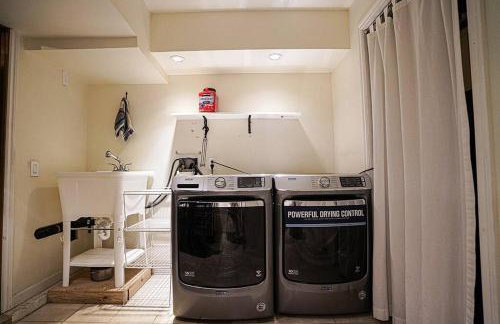 Sunlit contemporary Bellevue Home w a Lush Garden - Foto 14