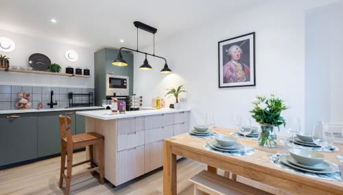 The Pinkish House - 4 bed home in the town centre - Foto 2