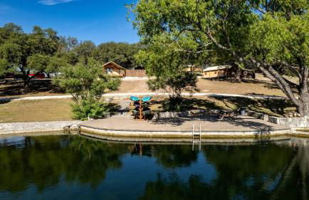 Pet-Friendly Glamping Cabin, with River Access in Ingram, Texas - Foto 7