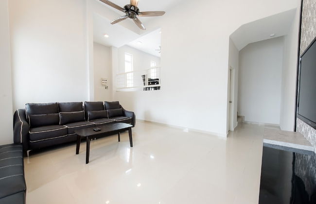 New Corner Shamrock Beach Villas Seaview - Photo 35