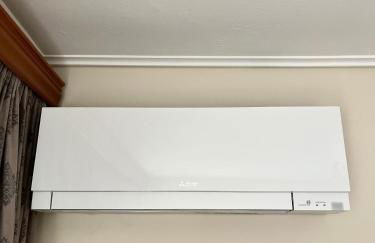 Mamour Apartments, Near Tram & 8' to Beach, Queen Bed Comfort - Foto 6