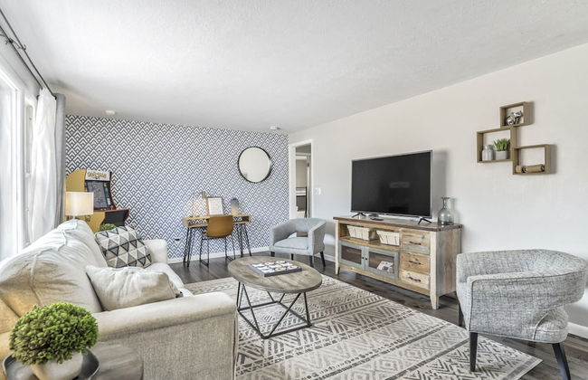 5BD Dog Friendly Family Getaway Near Downtown! - Photo 29