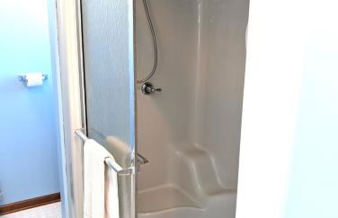 NEW! The Lighthouse - Cute, Large, and Lakefront! - Foto 16