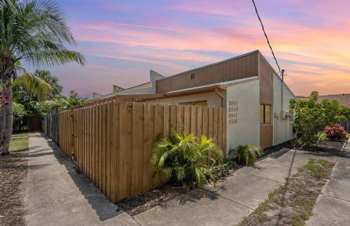 Beachside Bungalow- 2 minutes from the beach! - Foto 17