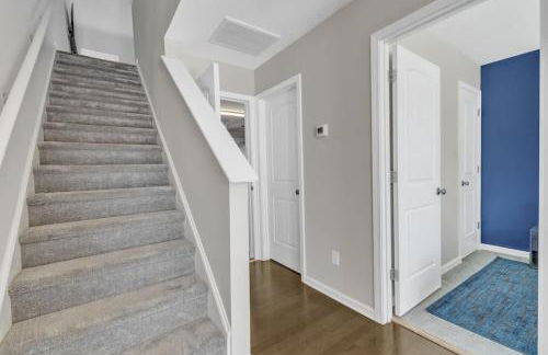 3BR Townhouse King Bed Garage Near NC State - Foto 17