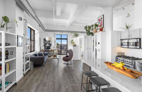 Modern Historic Loft 19ft Ceilings, Gym, Heated Parking, Skyline Views, Balcony - Foto 7
