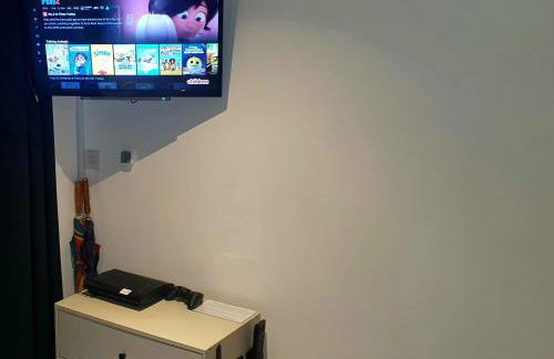 Idyllic 2 Bedroom Self-Contained UpsideDown Annexe - Photo 10