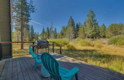 Modern Gambrel Cabin Near Ski Resorts - Photo 21