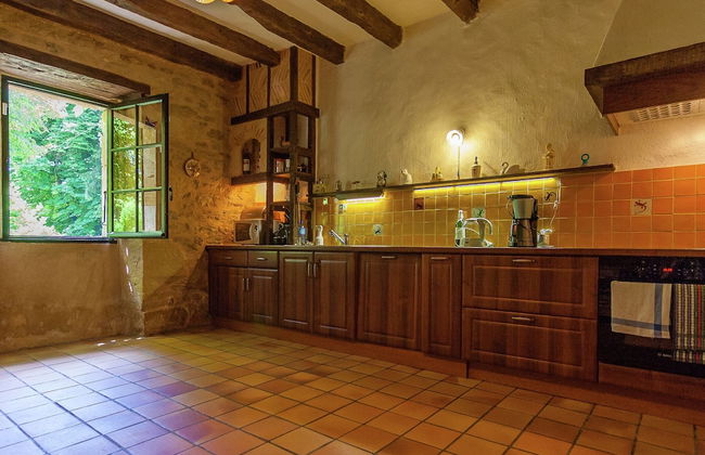 Spacious Farmhouse With Private Heated Pool in a Rustic Garden - Foto 18