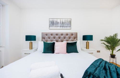 5 Bedroom House , Free Parking , Pool Table , Arcade Machine , Garden , Sleeps 9 , Offers , Ideal For Contractors , Families , Long Term Stays - Foto 4