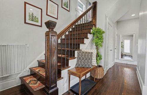 5-Bedroom Victorian Home Private Yard Sleeps 10 - Photo 5