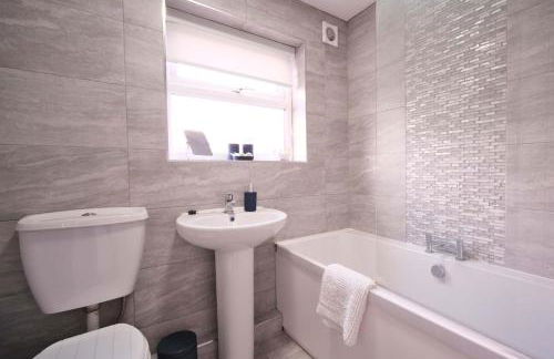 A1, M62, Free Parking, WiFi, 5 Beds - Foto 11