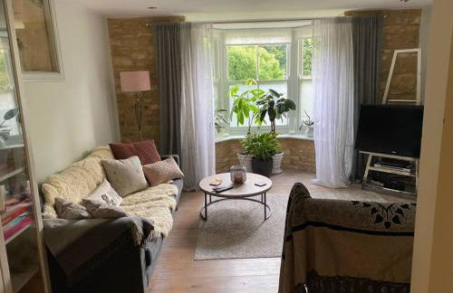 Historic Cotswold Chic Style for UK staycation - Photo 15