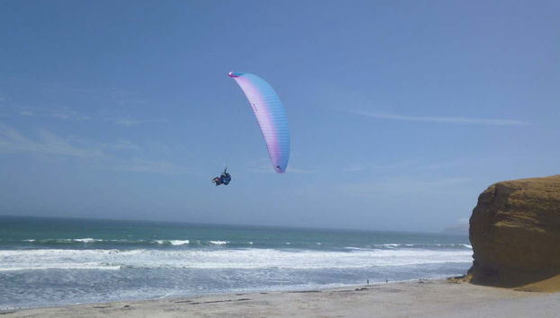 Voando sobre a costa de Paracas
